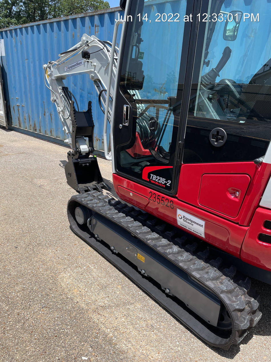 2022 TAKEUCHI TB235-2CR