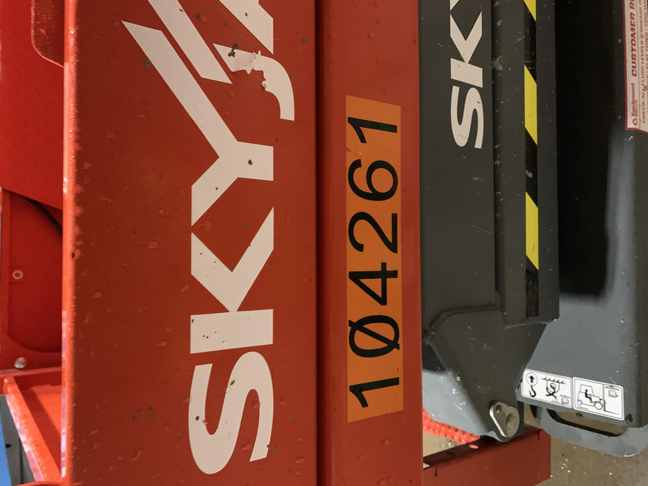 2020 Skyjack SJIII-3220 Solid NM Tires, Half height spring hinged entry gate, Dual Beacons, 6' Powered Extension Deck