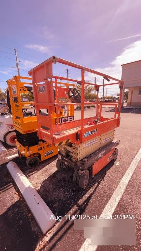 2022 JLG ES1932