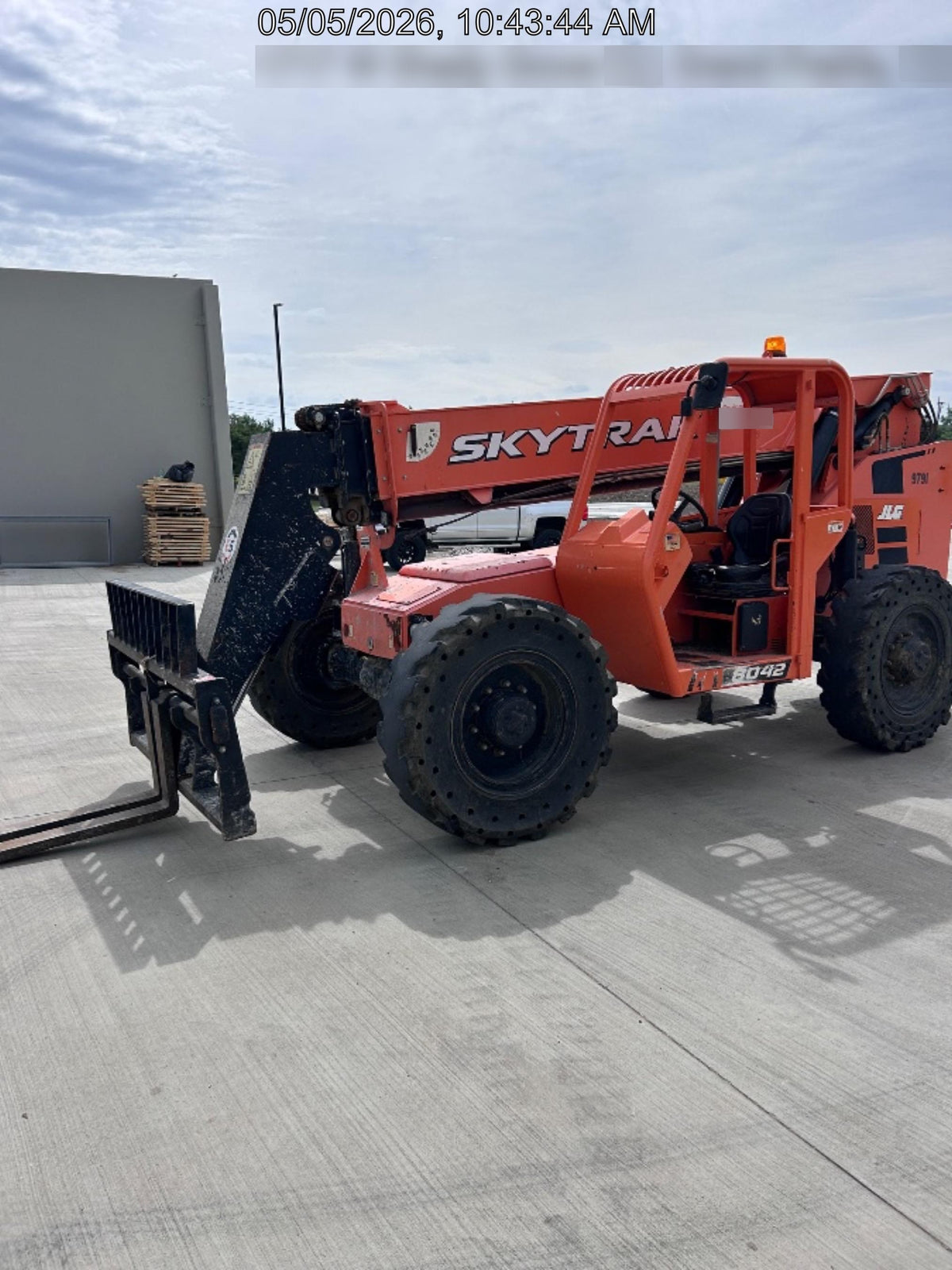 2018 Skytrak 8042 JLG Skytrak 8042, Solid Tires (shipping-Boss), Open ROPS, Beacon and Work Light Package