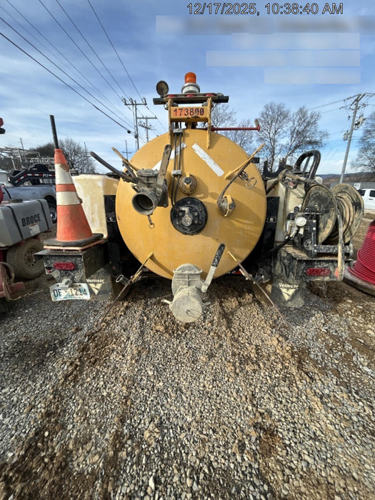 2021 Vac-Tron LP573XDT T4 Koehler Diesel Engine, 500 Gallon Debris Tank, x2 100 Gallon Water Tanks