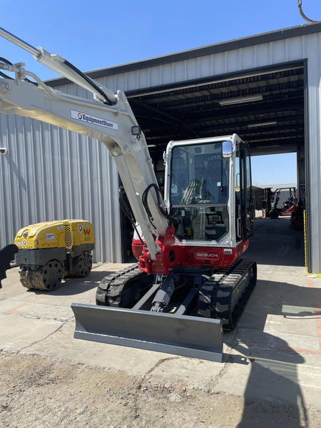 2023 TAKEUCHI TB250-2CR