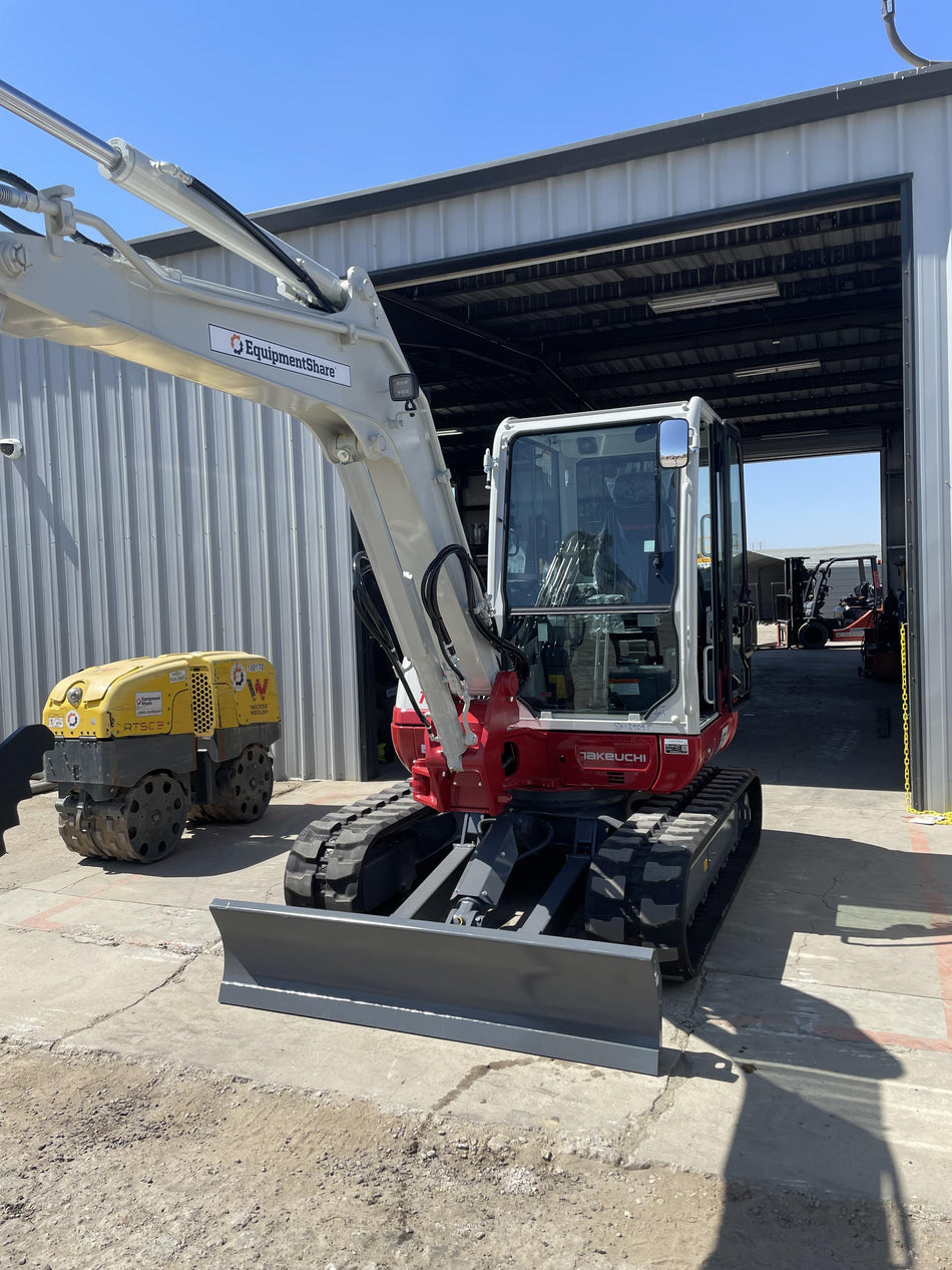 2023 TAKEUCHI TB250-2CR