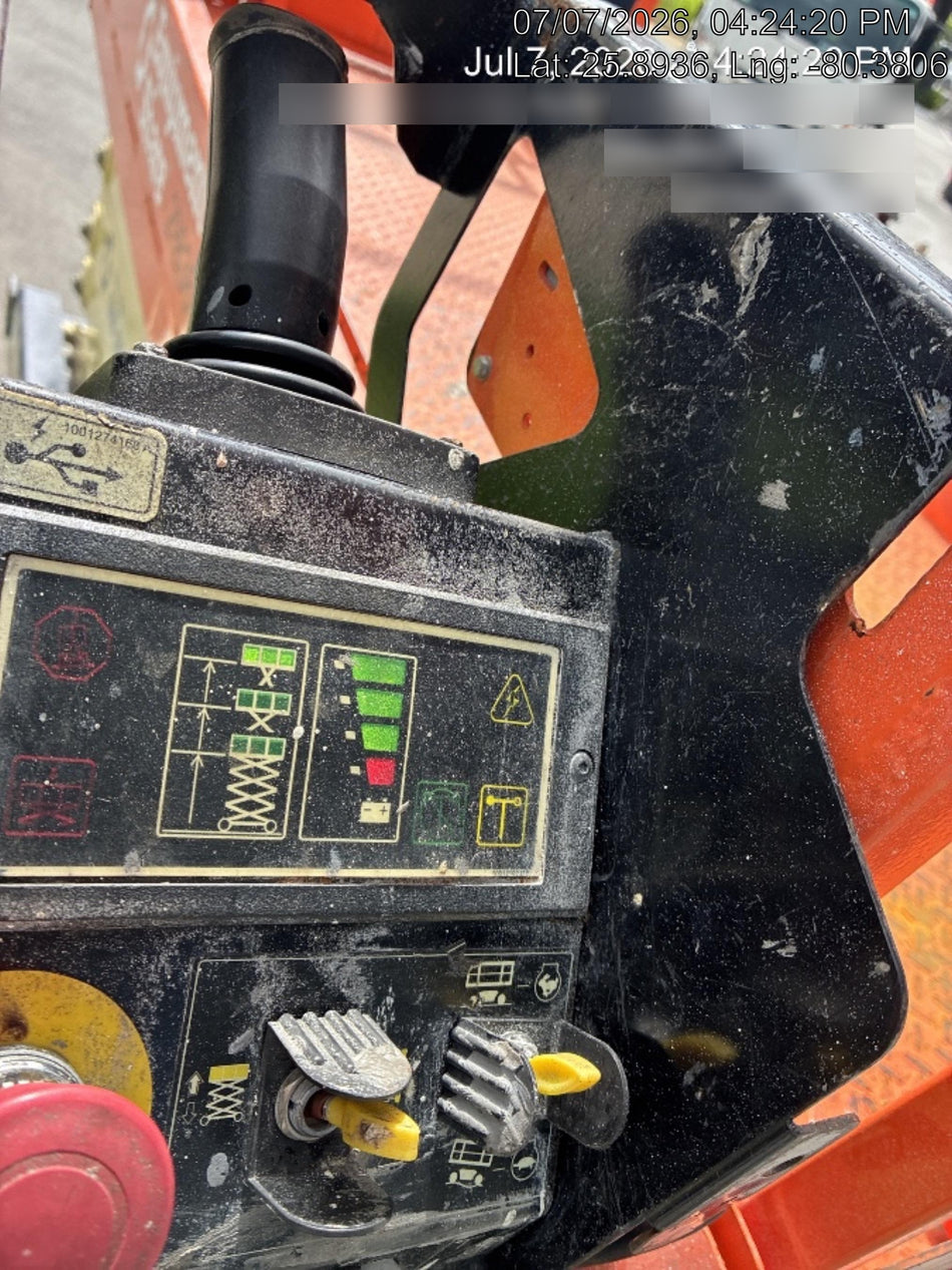 2023 JLG ES3246