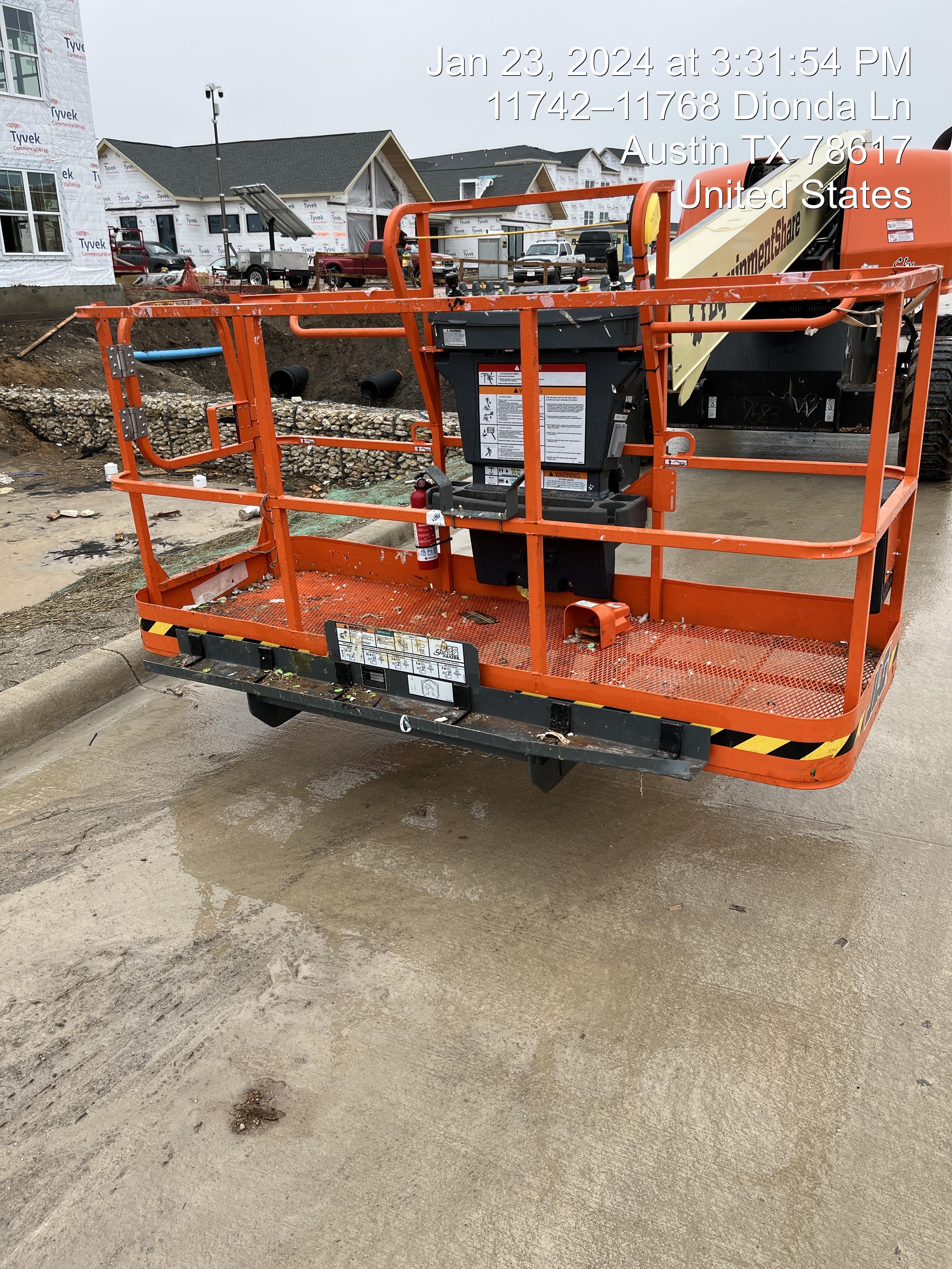 2023 JLG 600S