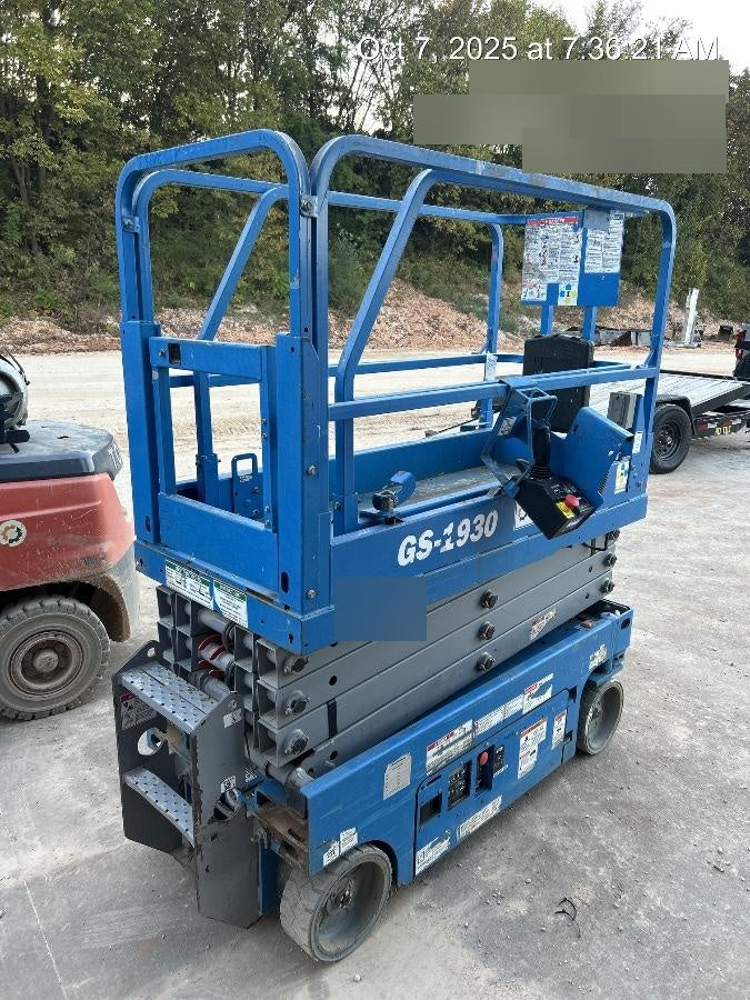 2020 Genie GS-1930 Solid Non Marking Tires, Beacon, Folding rails with half height swing gate