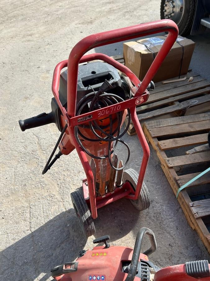 2023 HILTI TE 3000-AVR