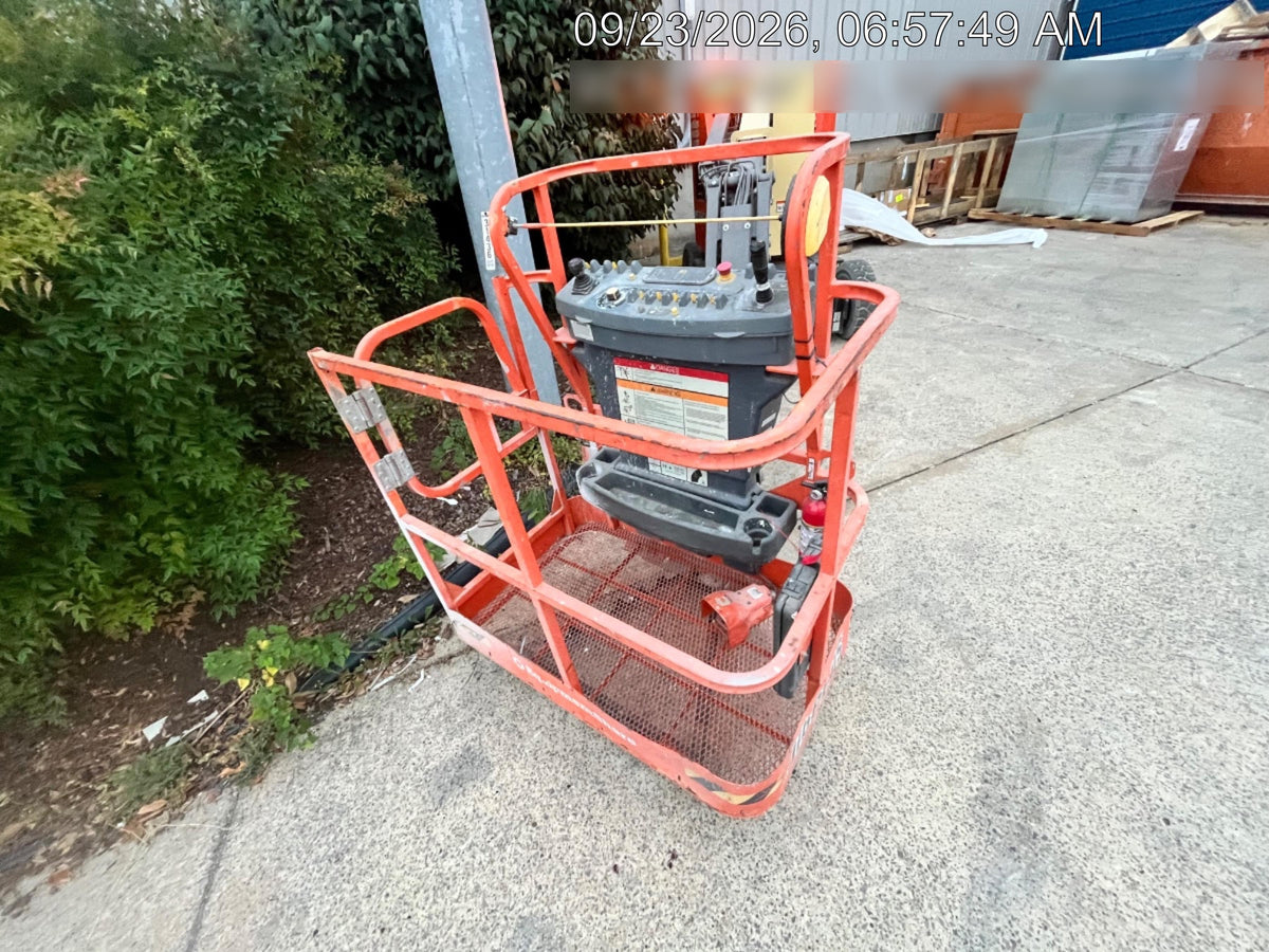 2023 JLG E300AJP