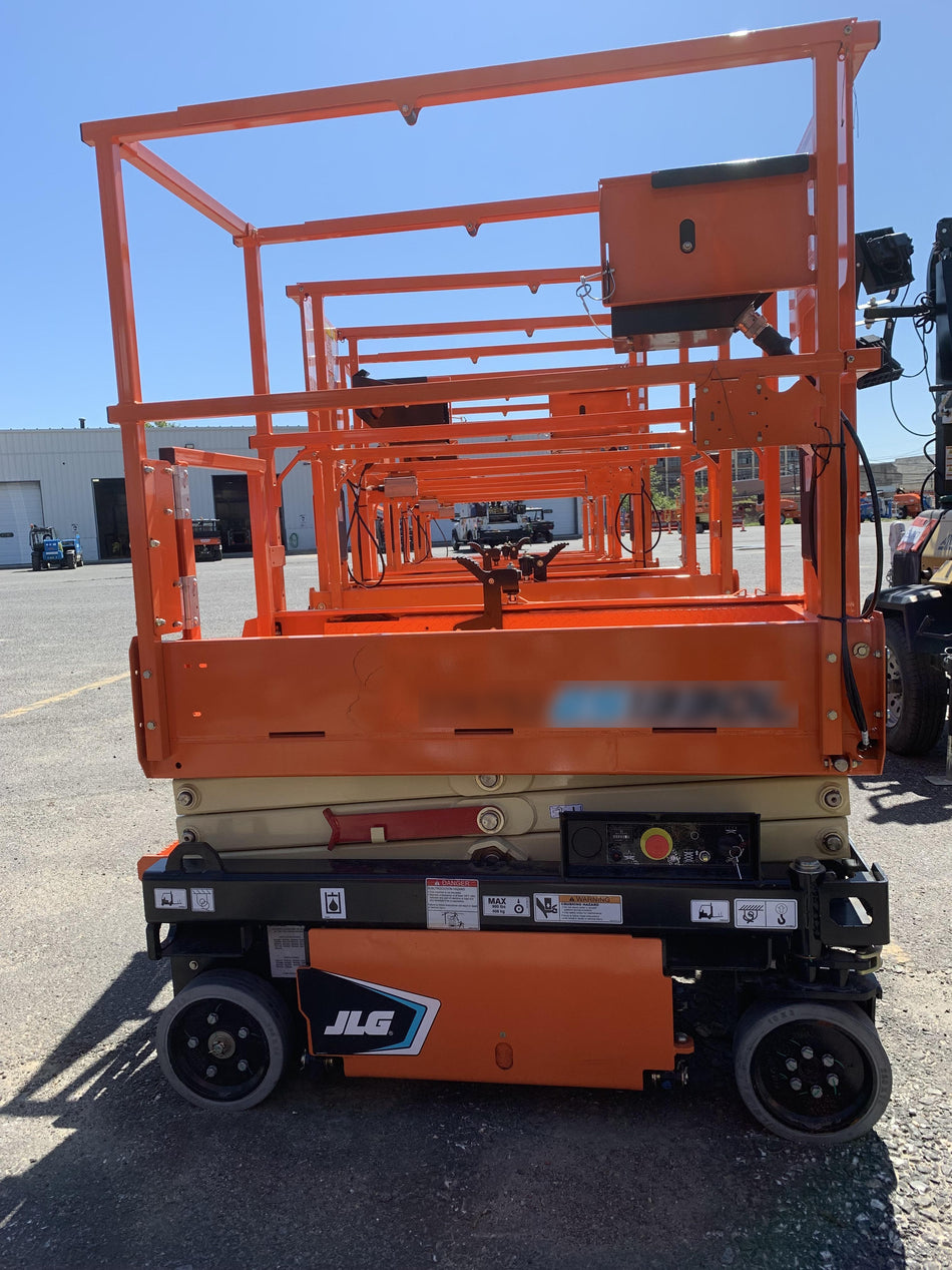 2022 JLG ES1330L