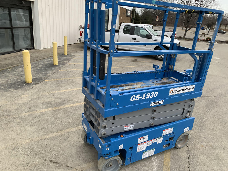 2020 Genie GS-1930 Solid Non Marking Tires, Beacon, Folding rails with half height swing gate, 800W Inverter