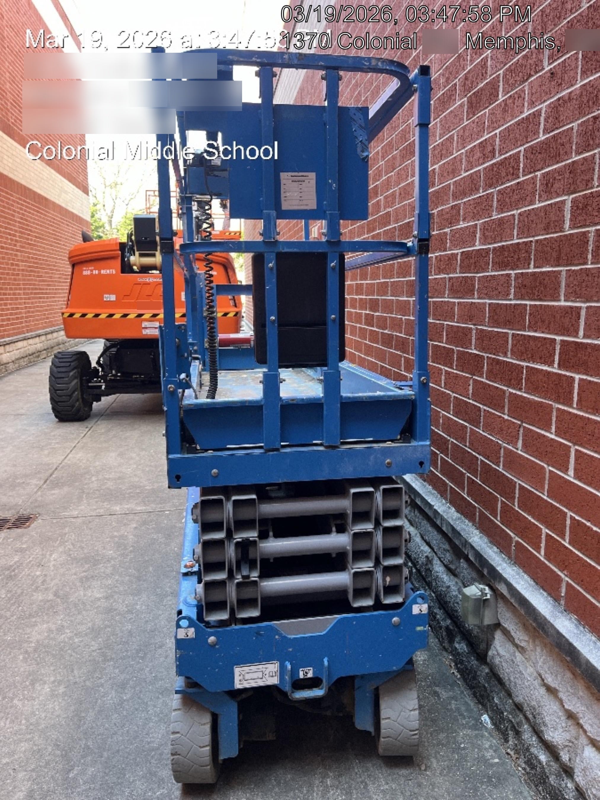 2019 Genie GS-2632 Folding rails with half height swing gate