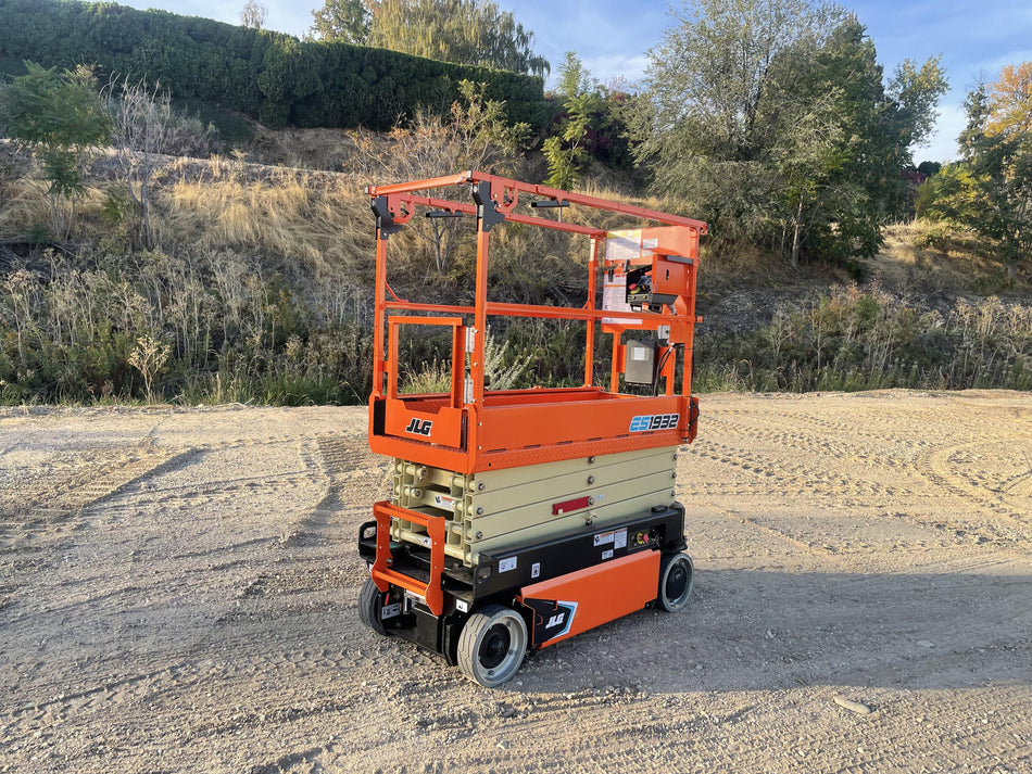 2021 JLG ES1932