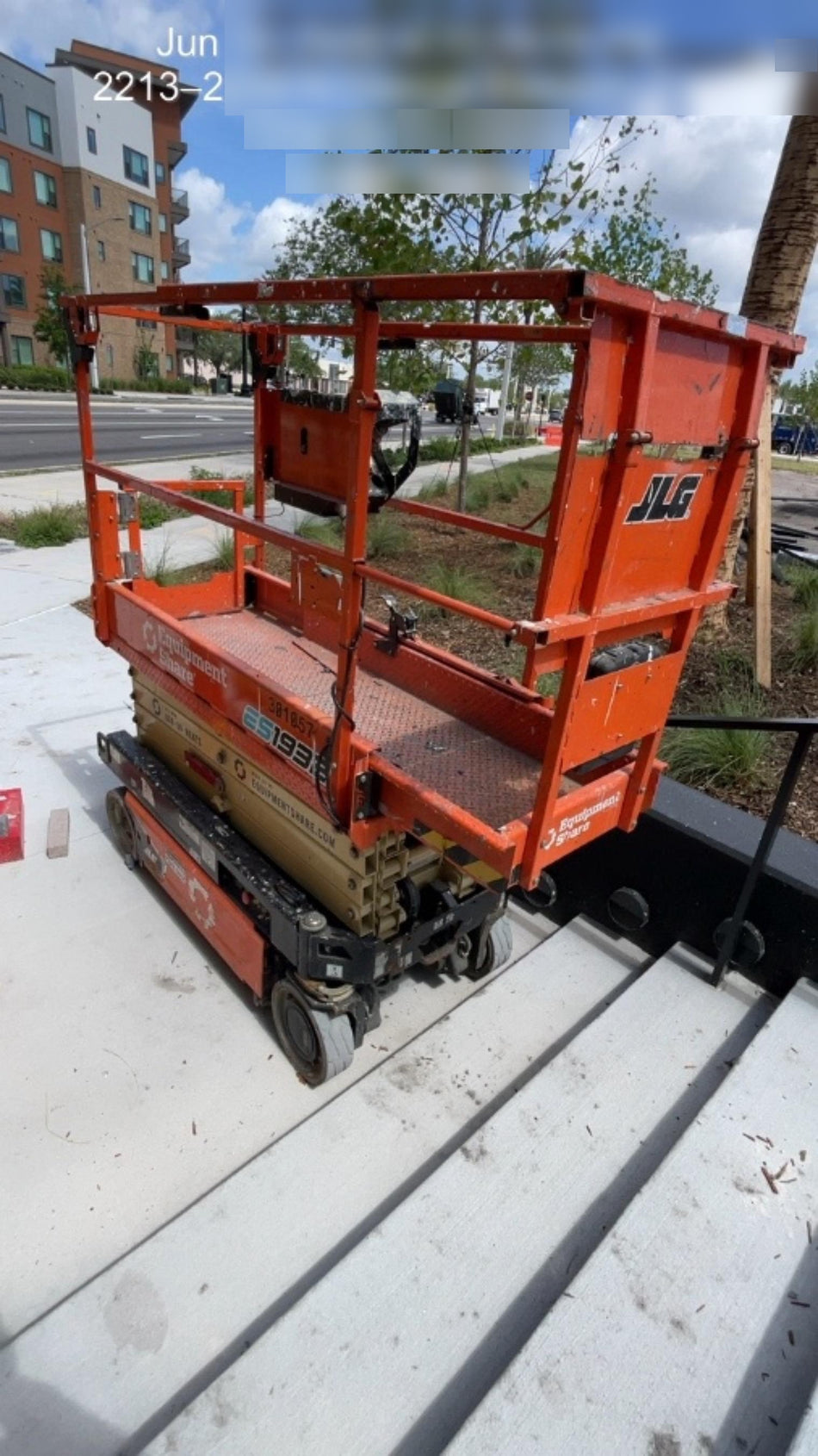 2023 JLG ES1932