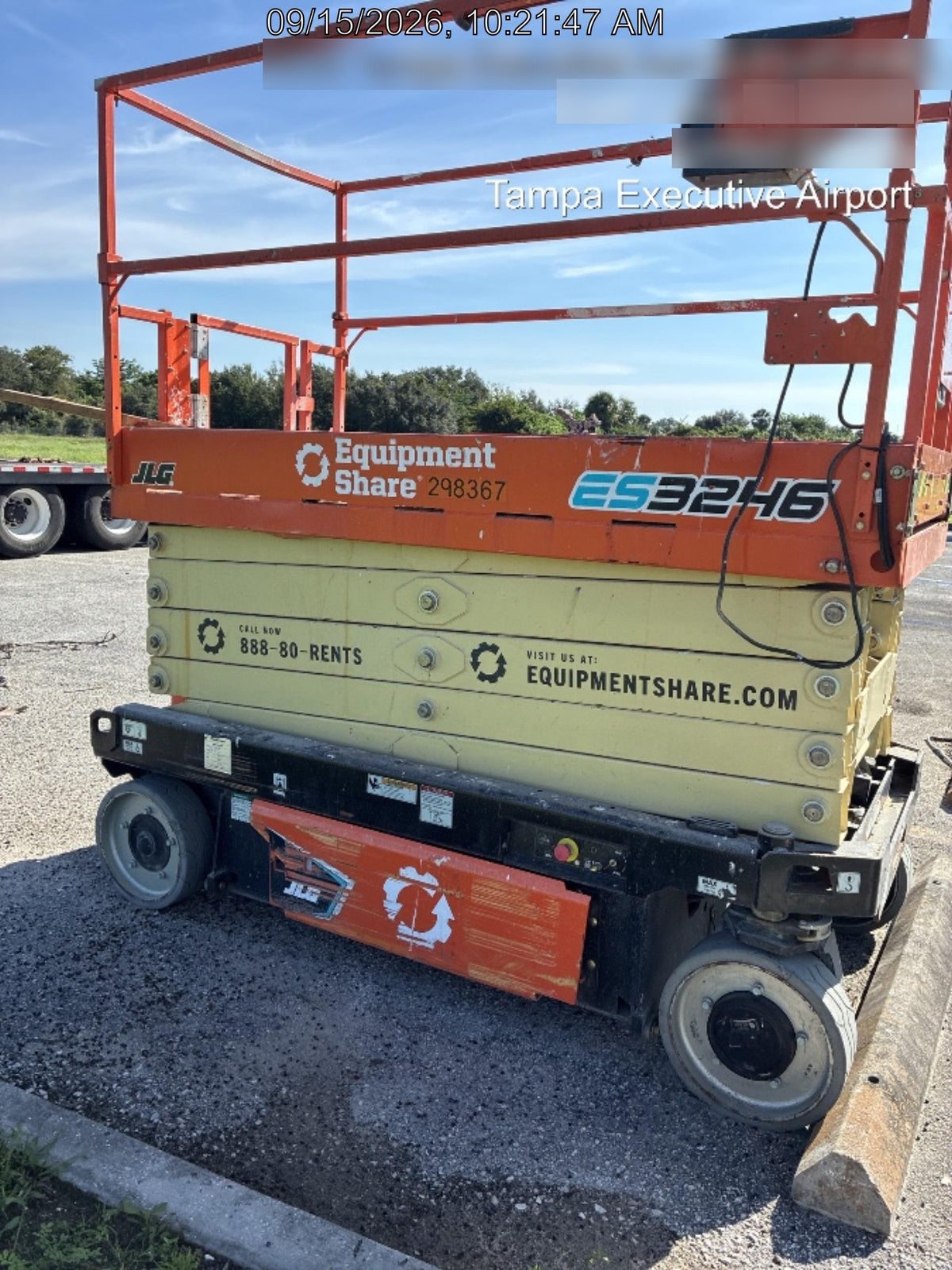 2023 JLG ES3246