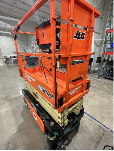 2023 JLG ES1932