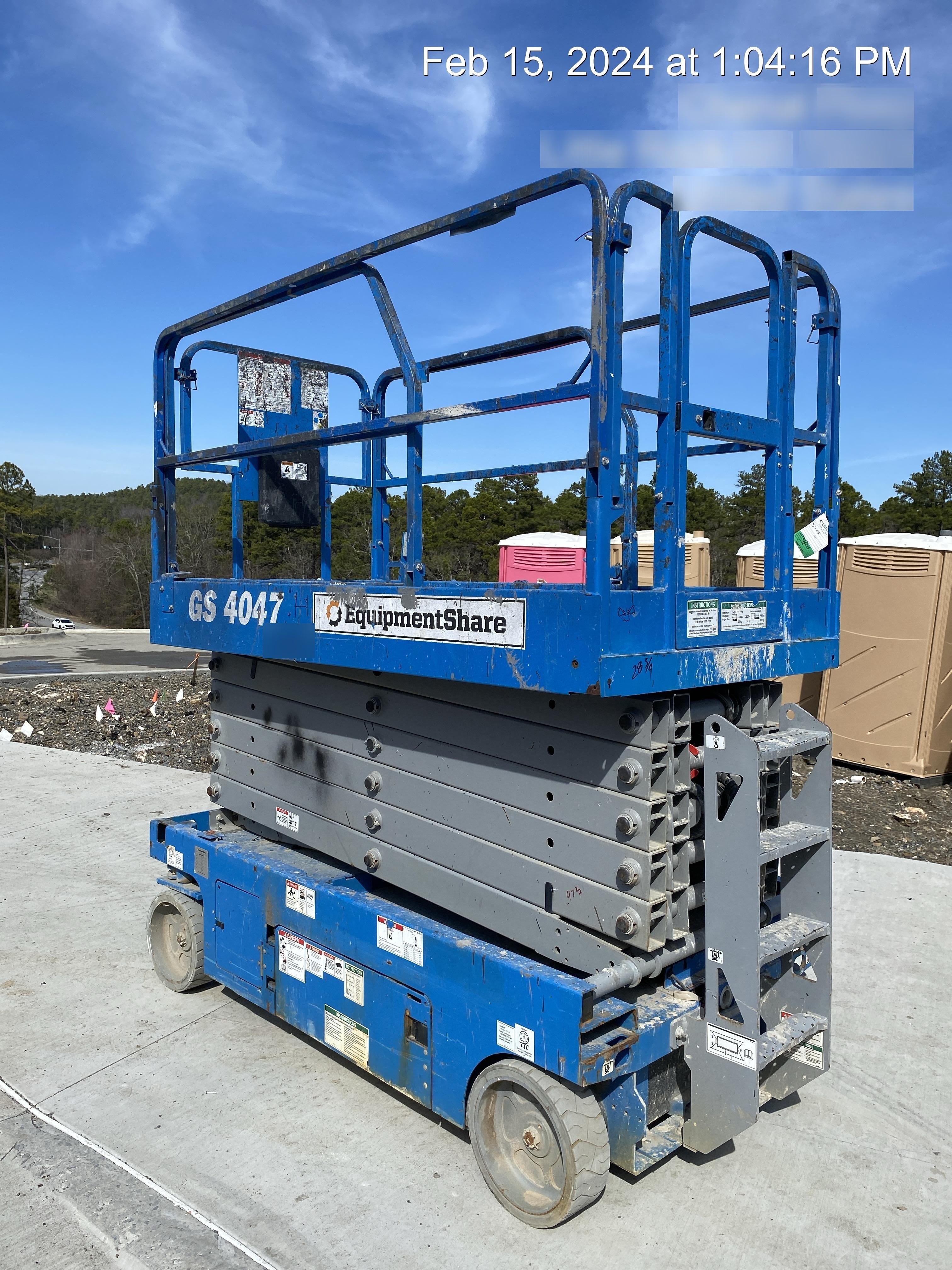 2019 Genie GS-4047 Folding rails with half height swing gate