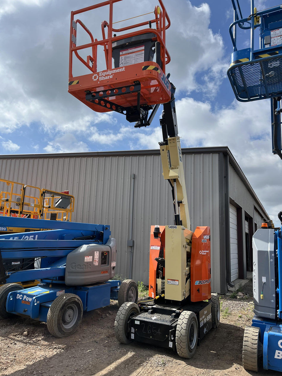 2025 JLG E300AJP
