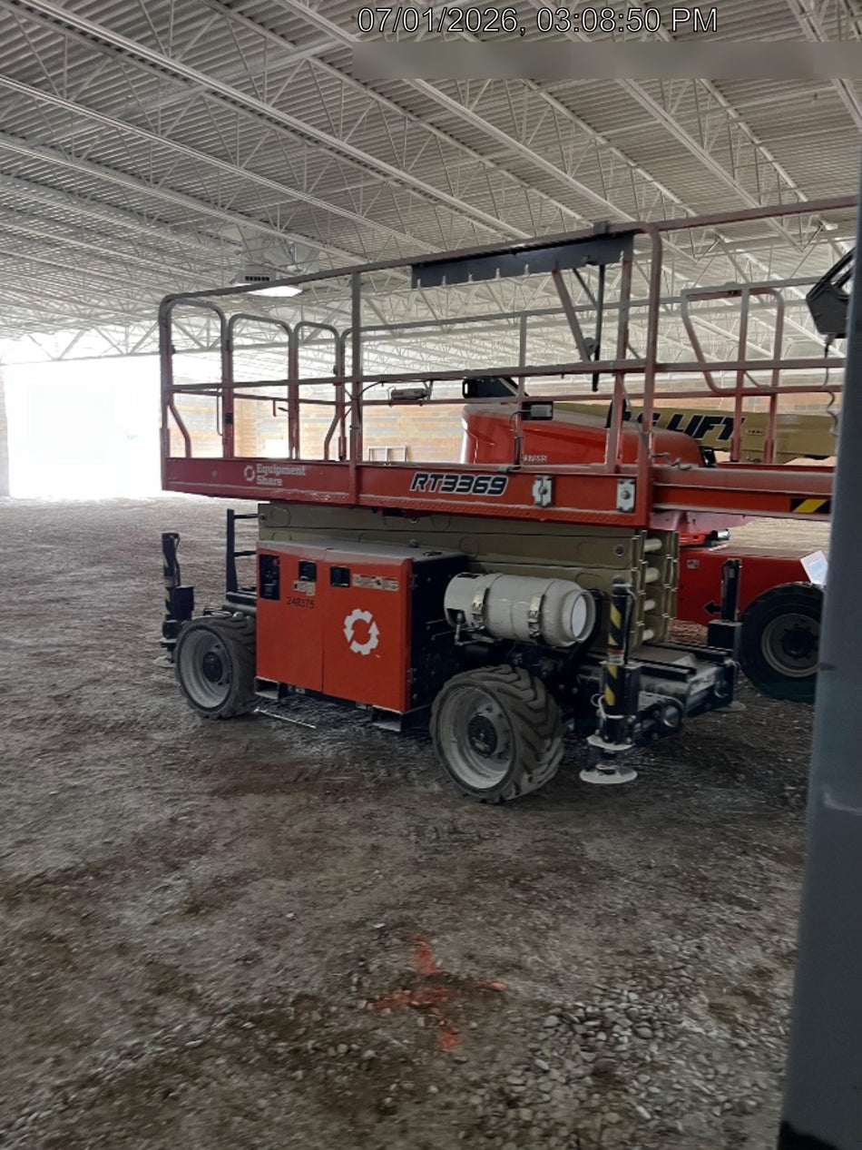 2022 JLG RT3369