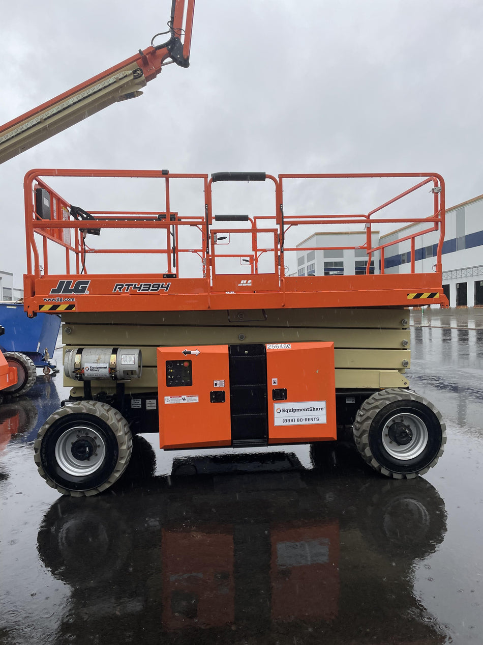 2022 JLG 4394RT