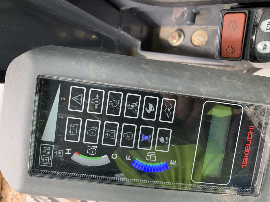 2019 Takeuchi TL8CW Cab/Heat/AC w/Hydraulic Universal Quick Hitch, 76" HD Bucket w/ Bolt-On Edge