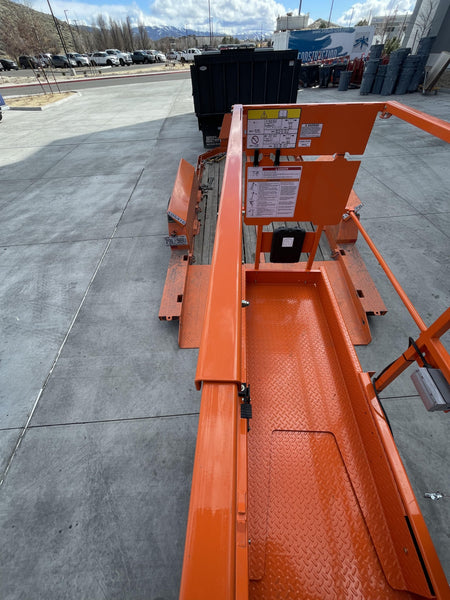 2022 JLG ES1932