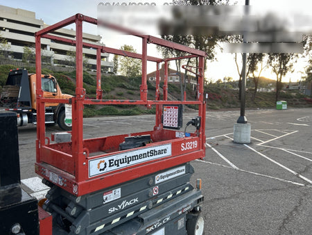 2020 Skyjack SJIII-3219 Solid NM Tires, Half height spring hinged entry gate, Dual Beacons, 800W Inverter
