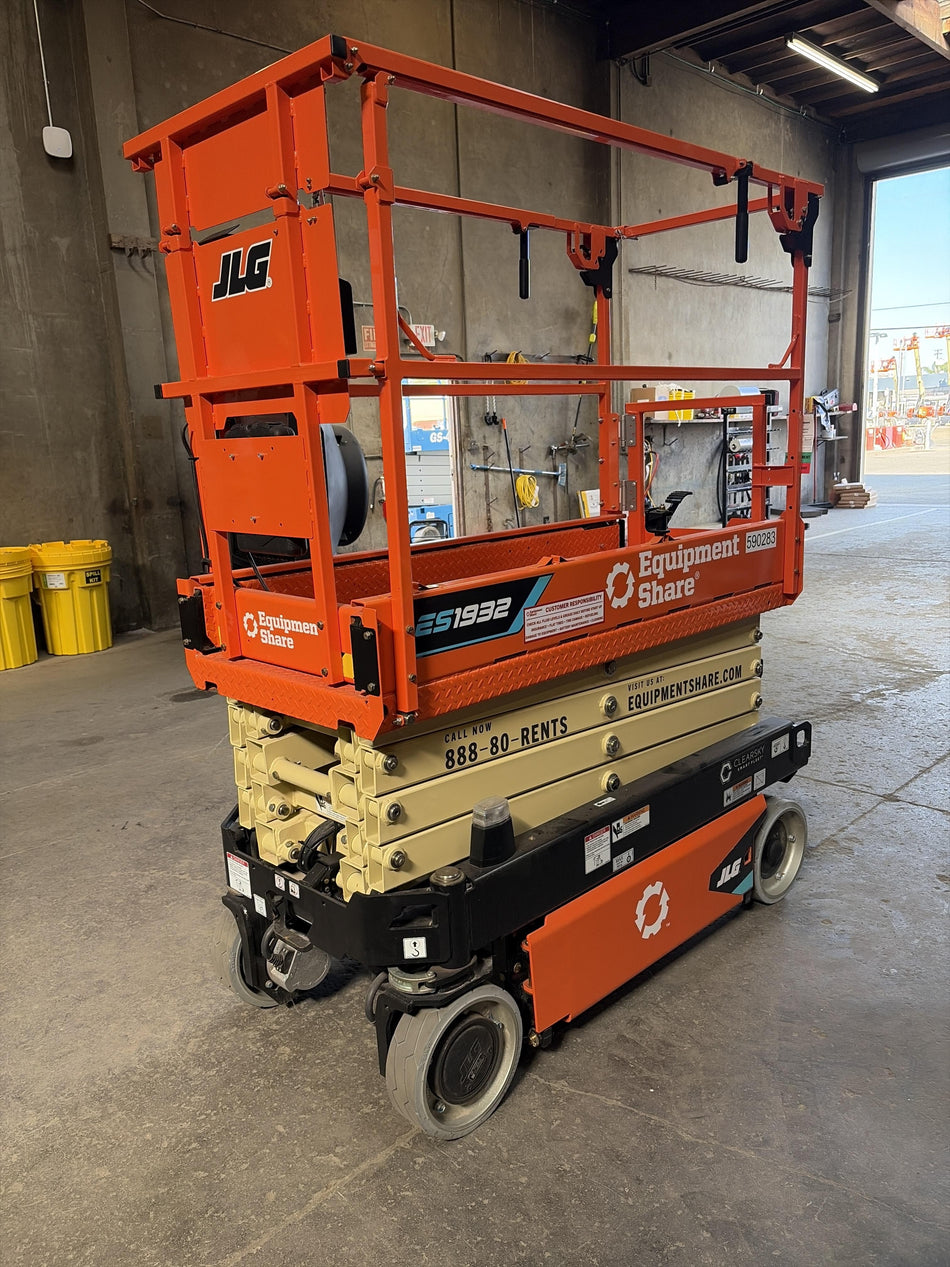 2025 JLG ES1932
