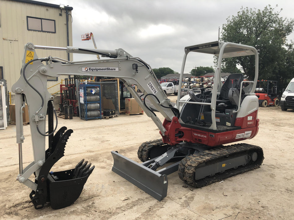 2022 TAKEUCHI TB235-2R