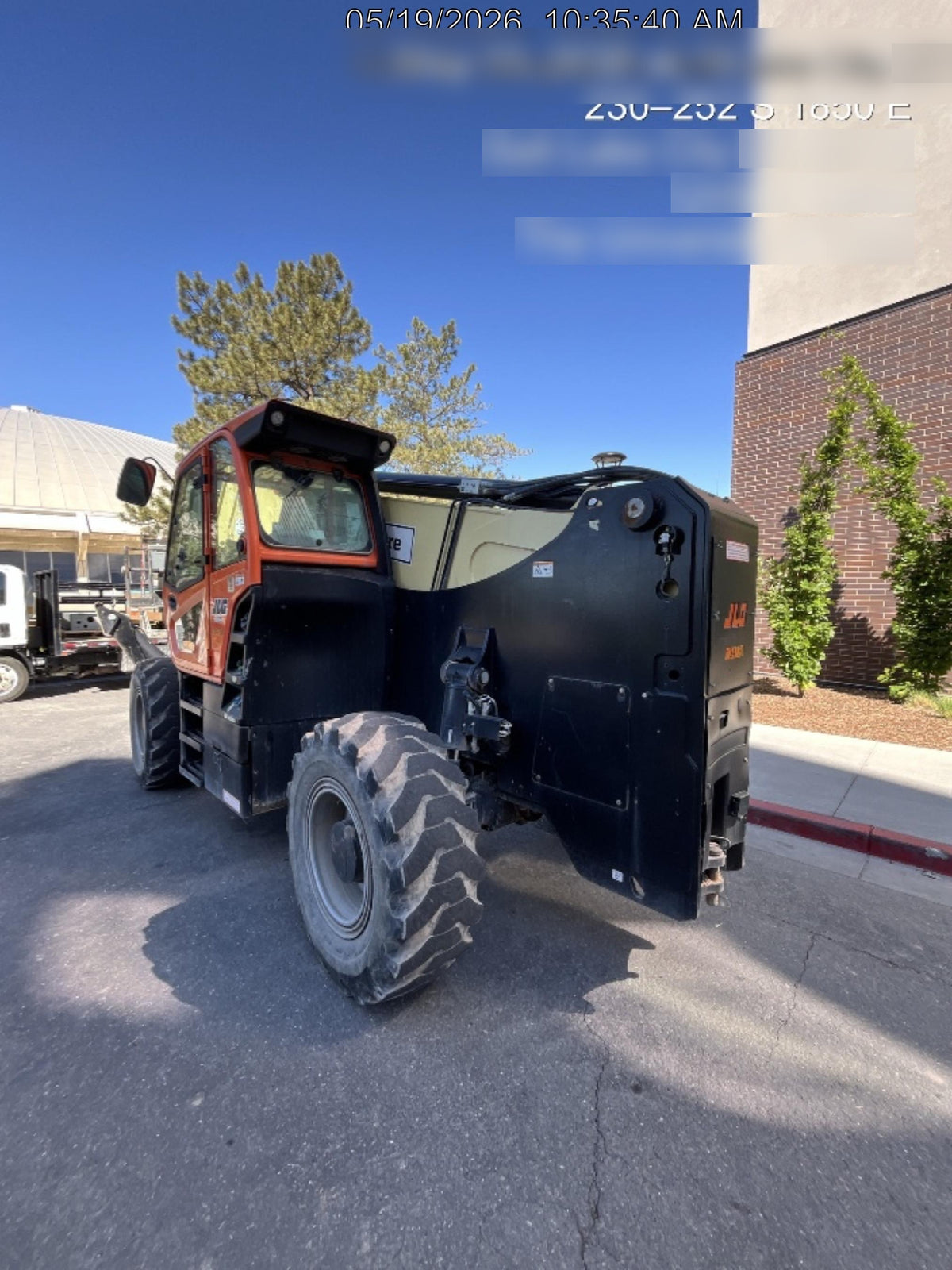 2021 JLG 1075