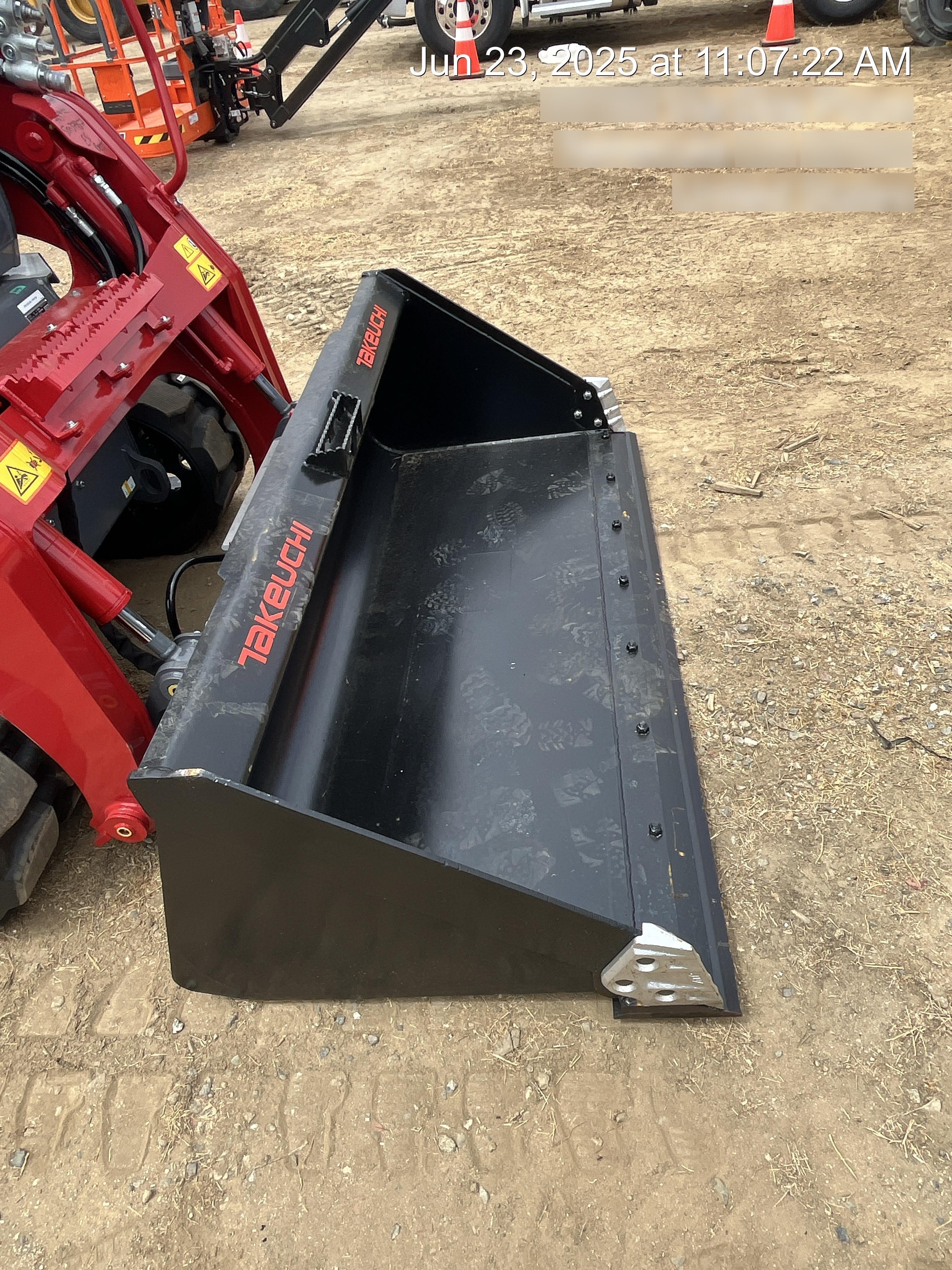 2025 TAKEUCHI 76" Smooth Bucket - Takeuchi
