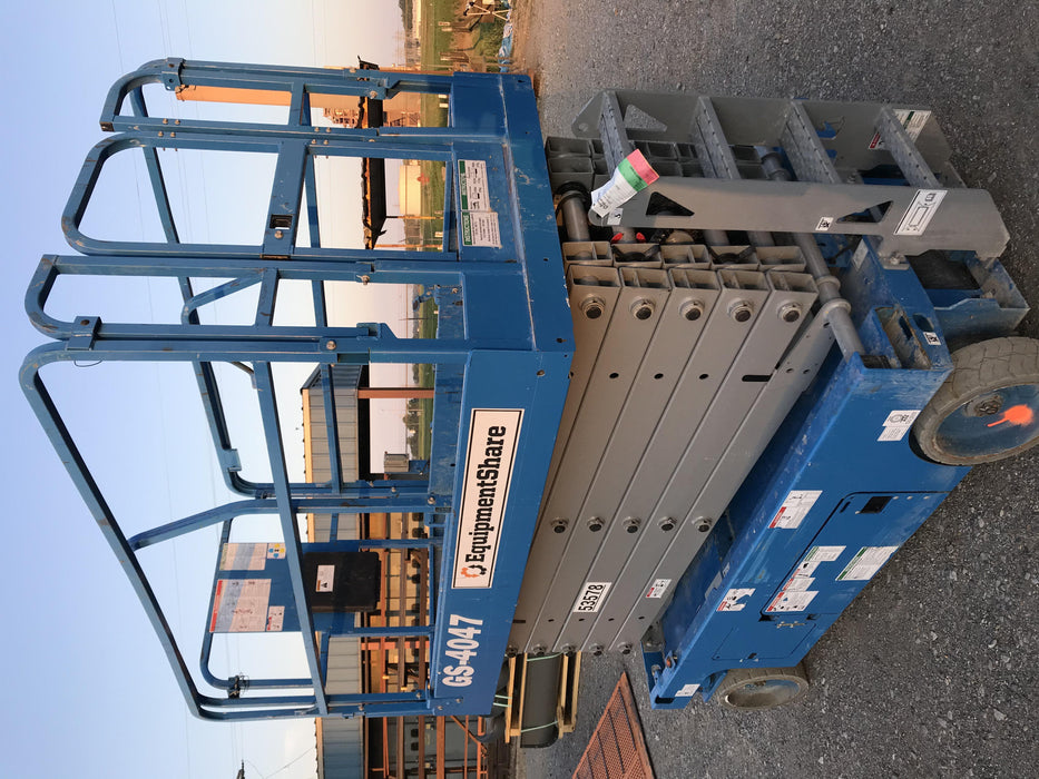 2019 Genie GS-4047 Folding rails with half height swing gate