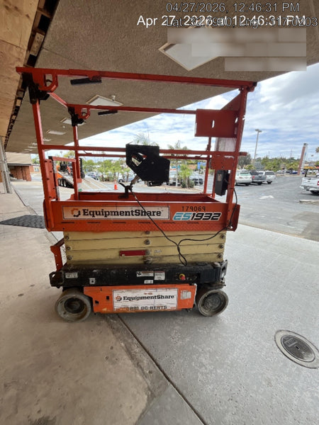 2021 JLG ES1932