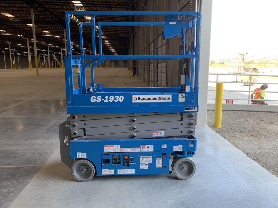 2020 Genie GS-1930 Solid Non Marking Tires, Beacon, Folding rails with half height swing gate, 800W Inverter