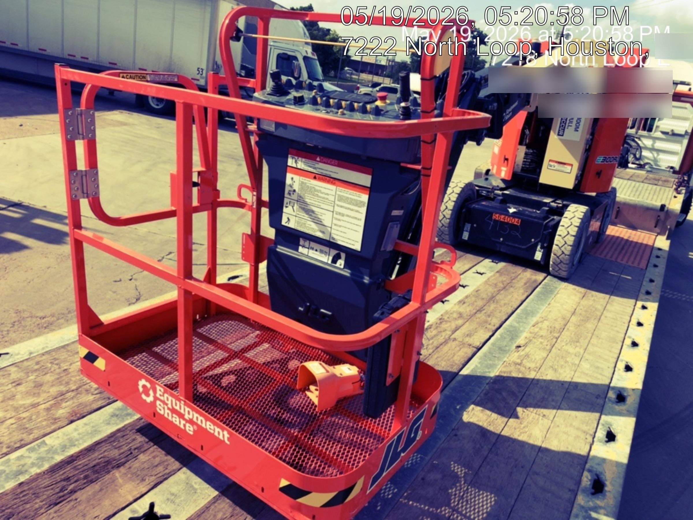 2025 JLG E300AJP