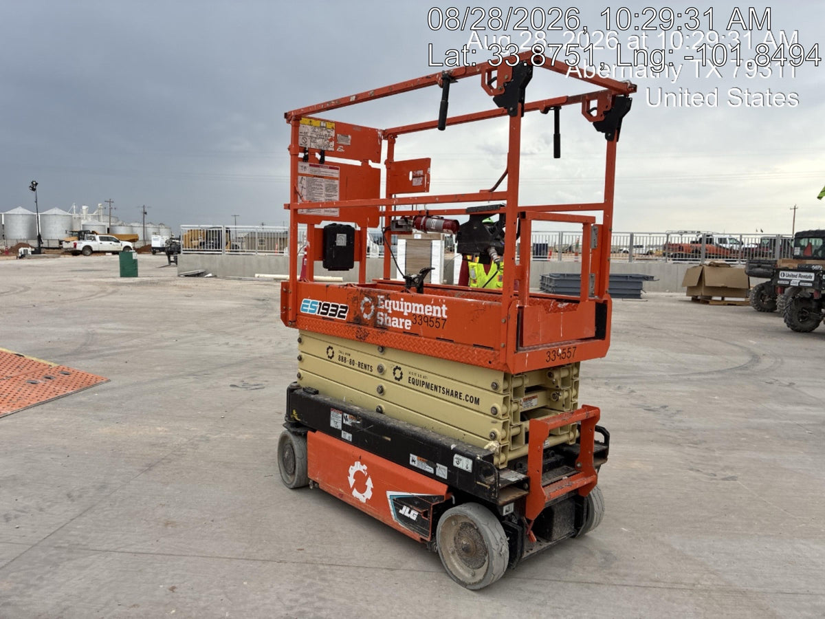 2023 JLG ES1932