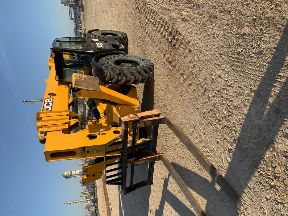 2019 JCB 512-56 74 HP w/CAB/HVAC, Beacon, Aux Hydraulics, Worklights, Solid Tires w/60" Carriage/Forks