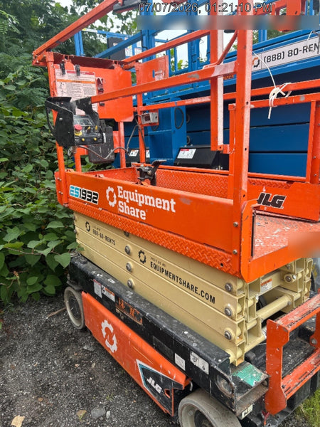 2022 JLG ES1932