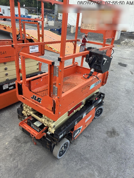 2022 JLG ES1330L