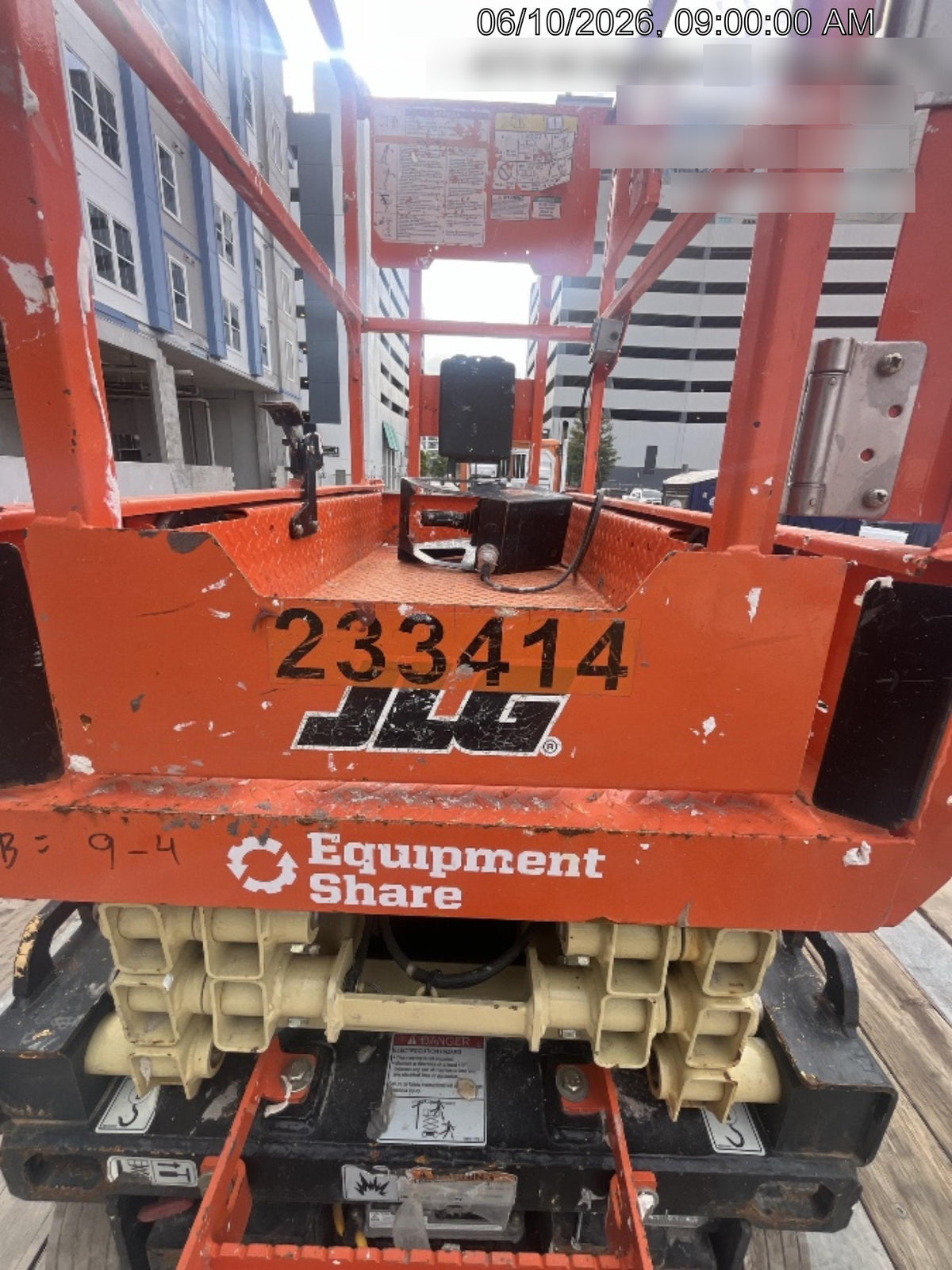2022 JLG ES1330L