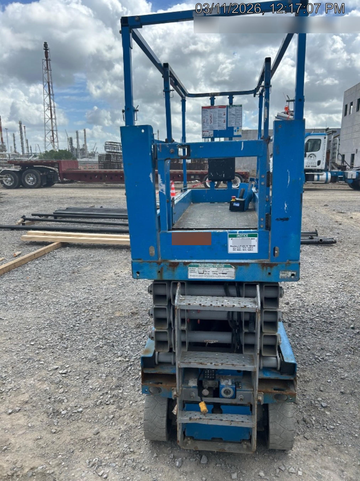 2019 Genie GS-2632 Folding rails with half height swing gate
