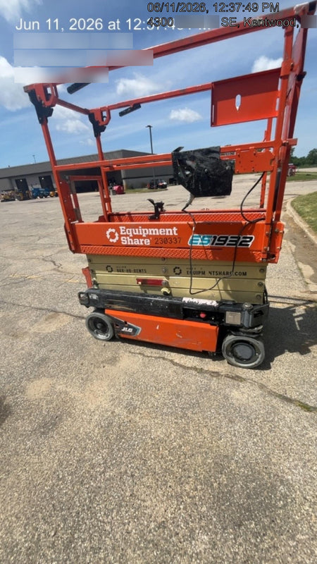 2022 JLG ES1932
