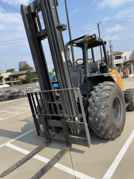 2023 CASE 588H