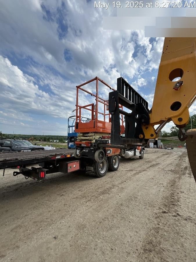 2022 JLG ES1330L