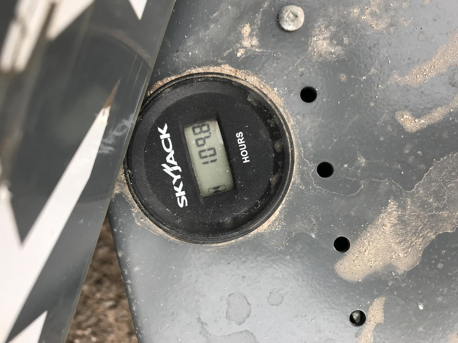 2019 Skyjack SJIII-3219 Solid NM Tires, Half height spring hinged entry gate, Dual Beacons, 800W Inverter