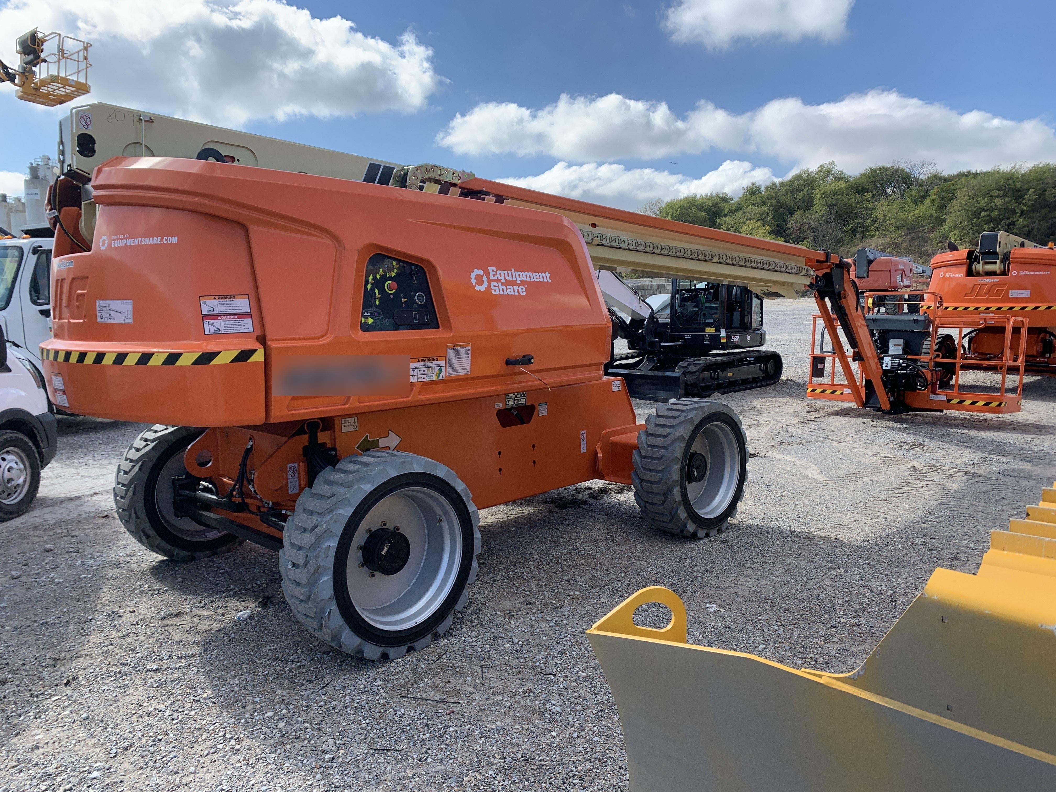 2022 JLG 660SJ