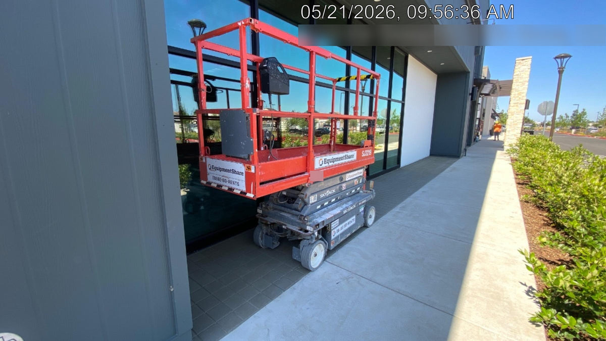 2020 Skyjack SJIII-3219 Solid NM Tires, Half height spring hinged entry gate, Dual Beacons, 800W Inverter