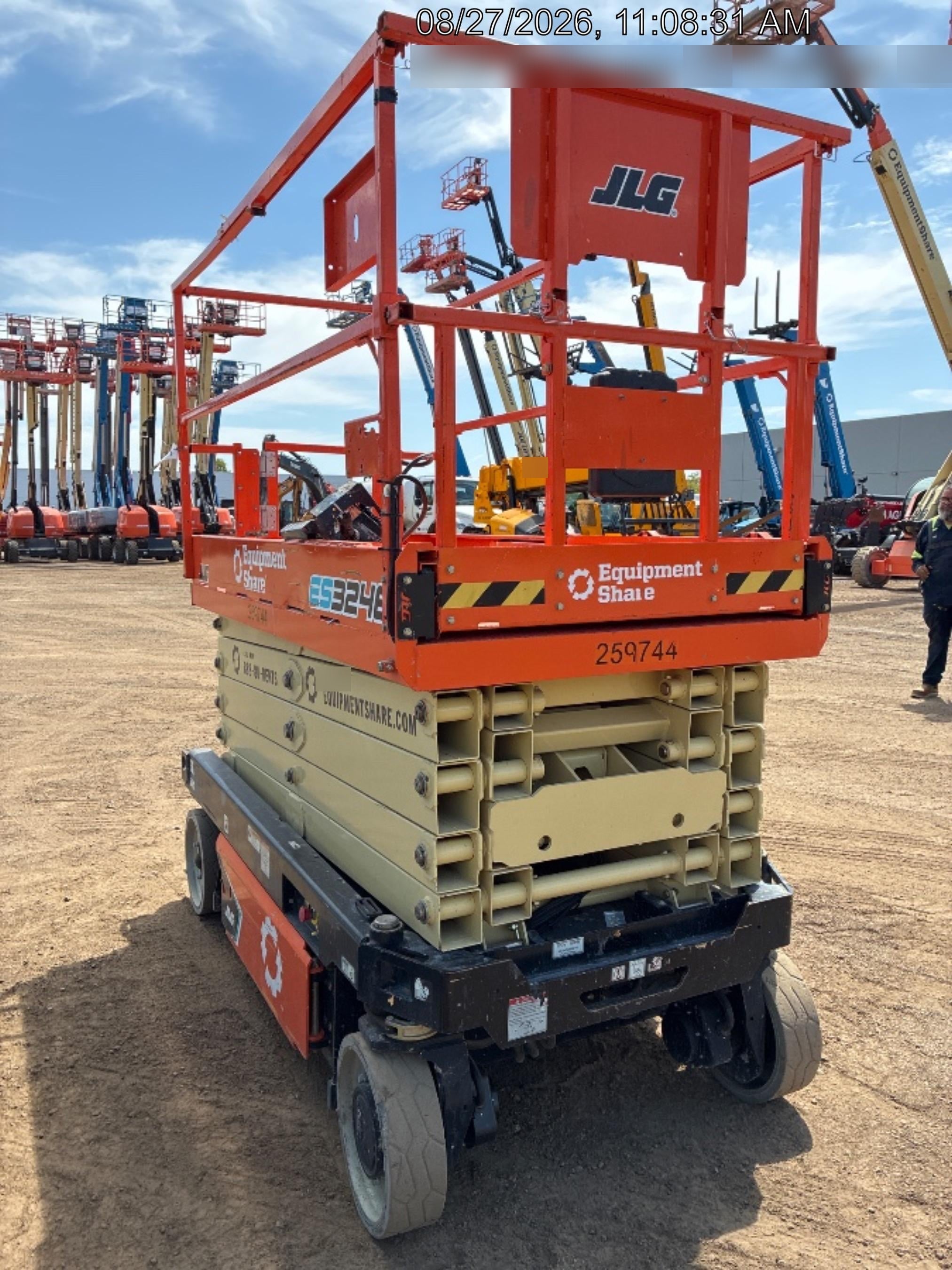 2022 JLG ES3246