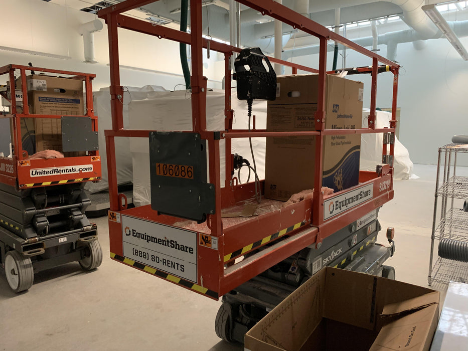 2020 Skyjack SJIII-3219 Solid NM Tires, Half height spring hinged entry gate, Dual Beacons, 800W Inverter