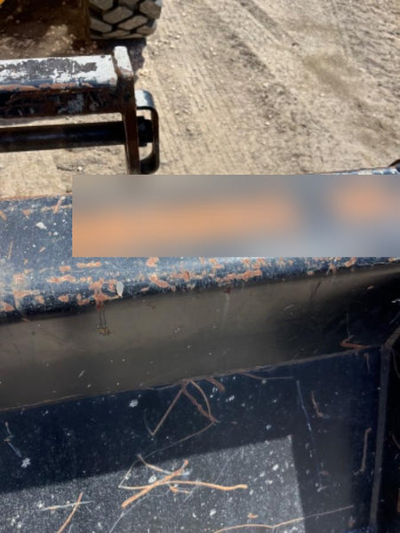 2021 JLG 1001100823