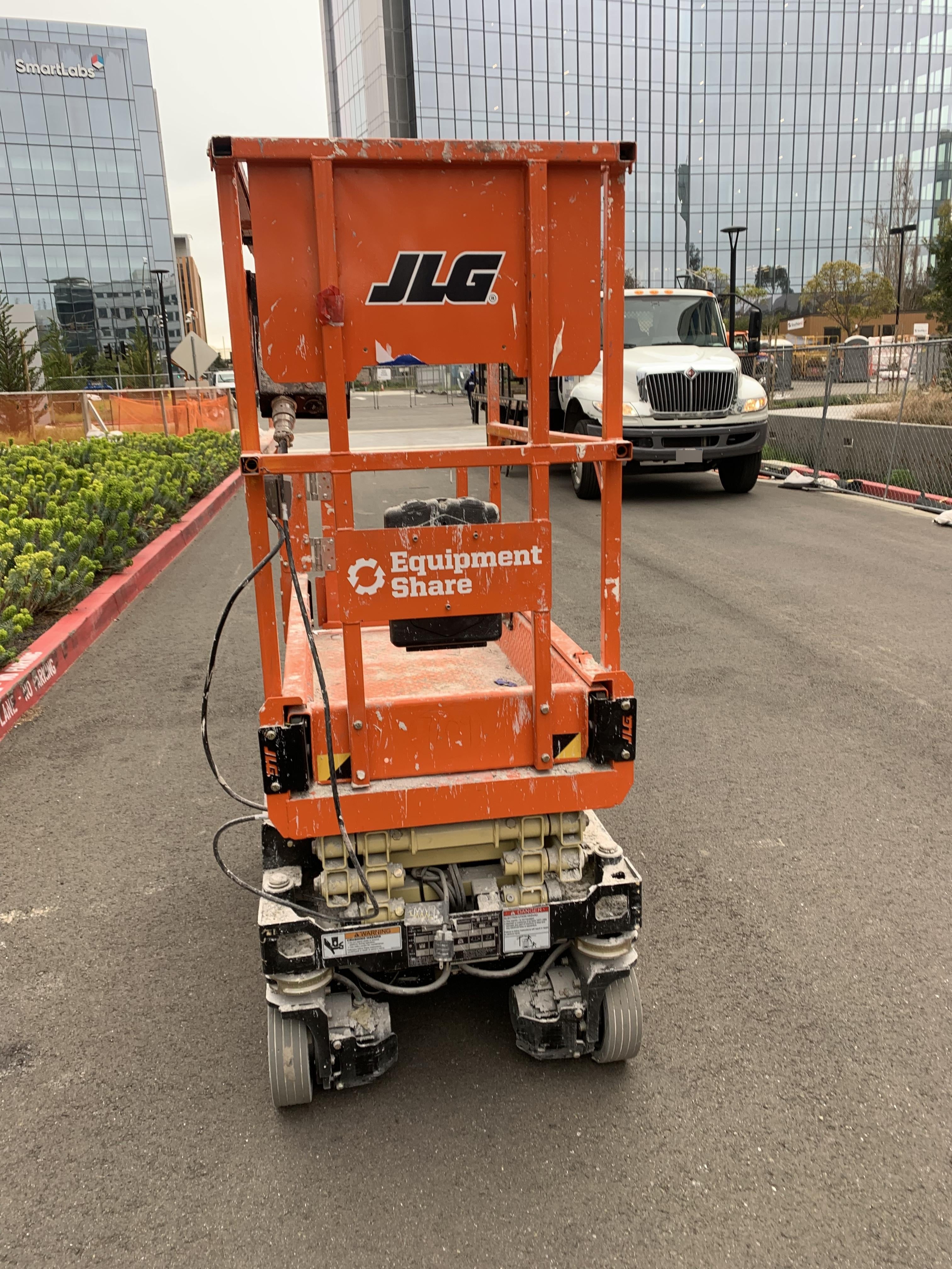 2022 JLG ES1330L